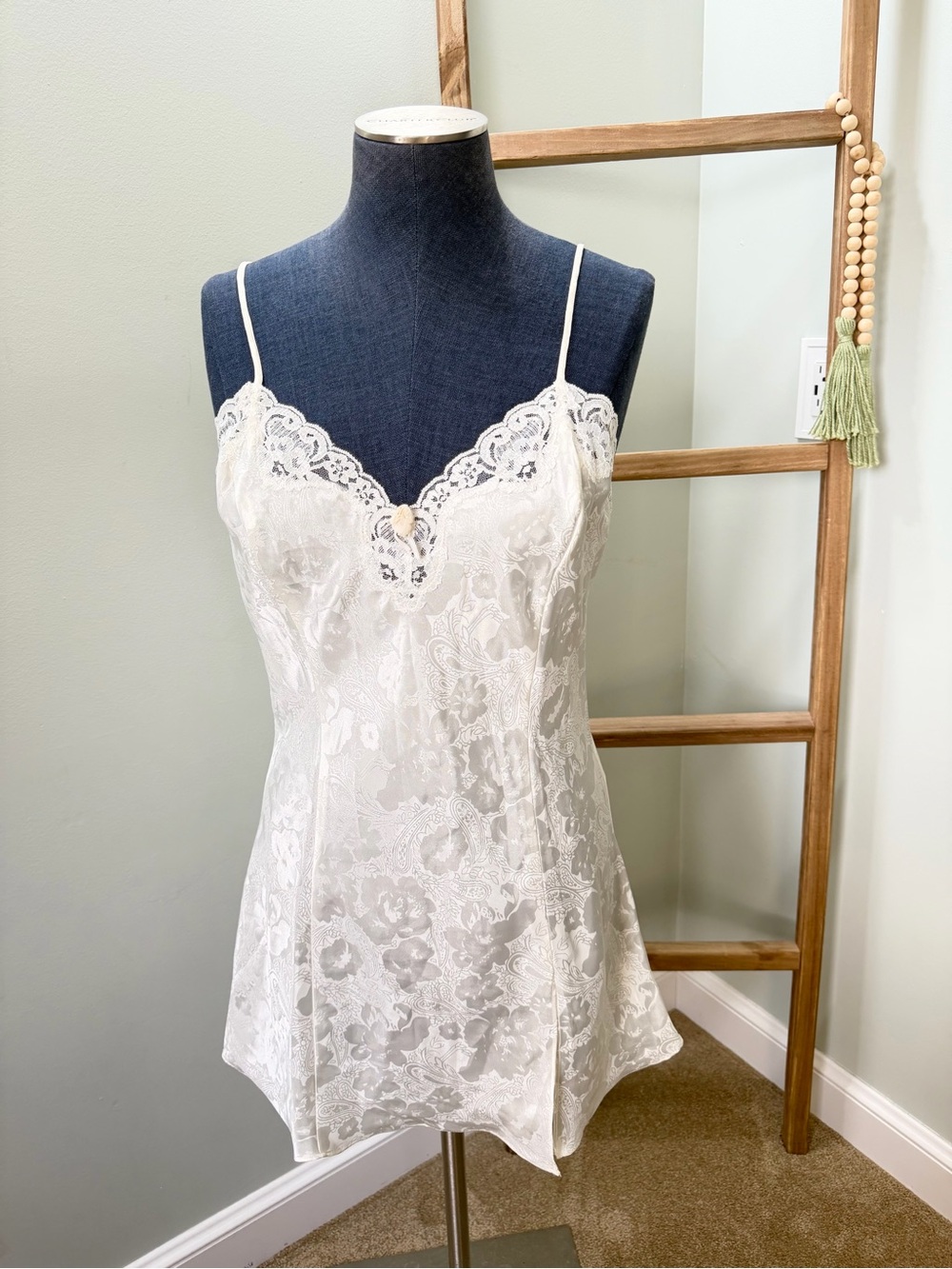 Lingerie Cacique White Floral Lace Jacquard Chemise Slip Dress Size Small VTG